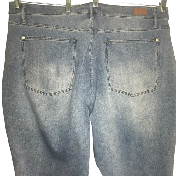 Judy Blue High Rise Light Wash Boyfriend Fit Jeans Cropped Frayed Hem Womens 22W - Picture 9 of 14